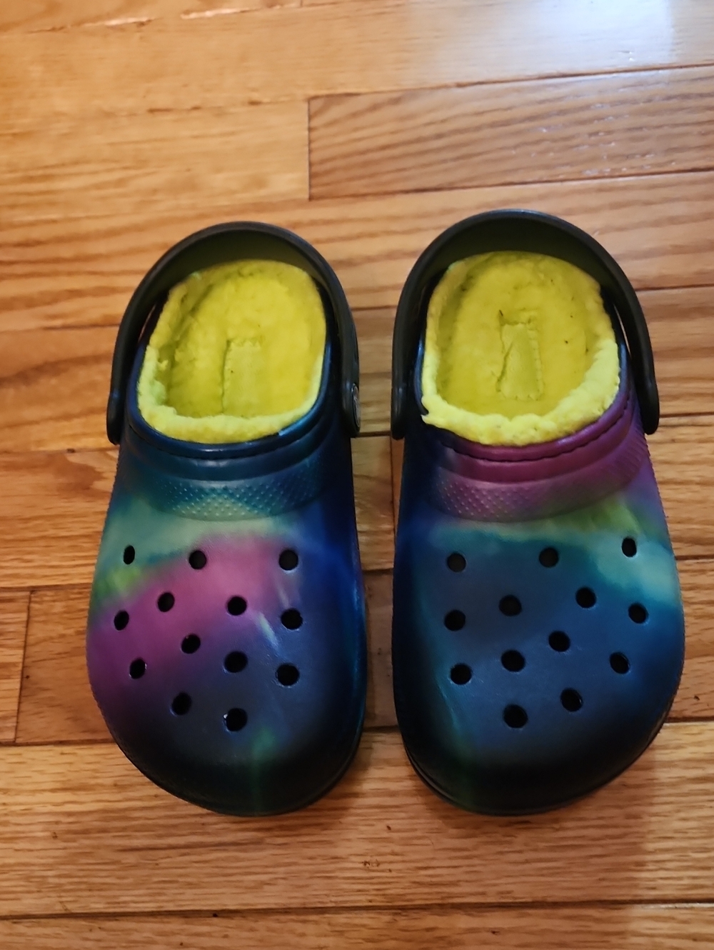Crocs Classic Kids Purple Multicolor Tie-Dye Clog With Lime Green Fleece Lining